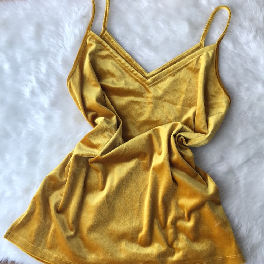 ⋆ yellow velvet top